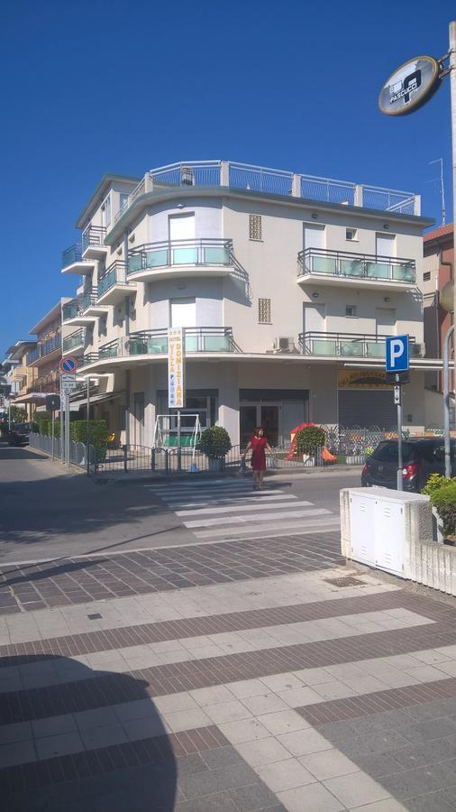 Hotel Villa Domiziana Rimini Exterior foto