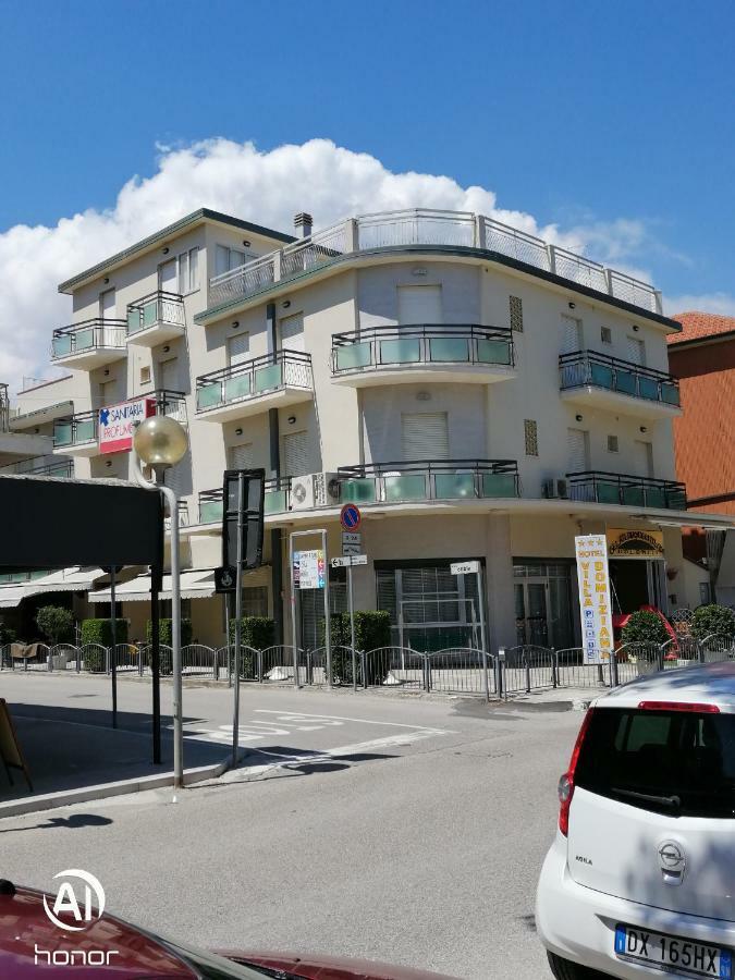 Hotel Villa Domiziana Rimini Exterior foto